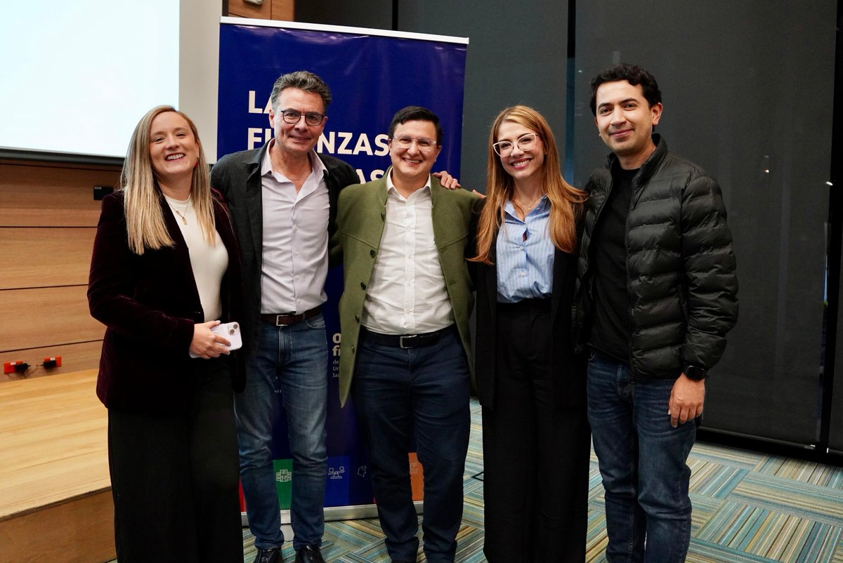 ofiscalpuj's tweet image. Lanzamos el S.A.P.O (Sistema de Alertas Públicas Optimizadas), una herramienta de alertas tempranas que permitirá que el gasto sea más #Eficiente y #Transparente. 
Gracias a los invitados, asistentes y a la @UniJaveriana por permitirnos seguir democratizando las #FinanzasPúblicas