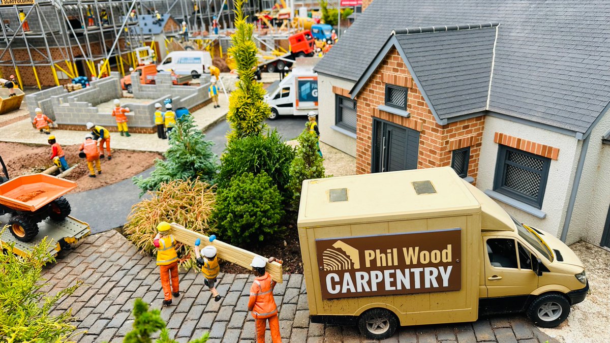 When visiting, make sure you take your time and walk around at least twice so that you can spot all the miniature details and plenty of hidden puns and humour along the way. 🤣🤣

model-village.co.uk

#miniature #modelvillage #Devon