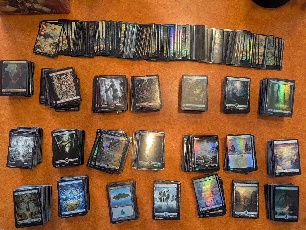brownefordenver's tweet photo. "Help me get almost 10 pounds of basics outta my house" sale. Mostly full arts with some retro frame foils and snow mixed in. 164 ukiyo-e, some in foil.

Price starts at $400 for all of them and drops by $5 for each retweet. Reply with Claim plus a screenshot to take 'em. https://t.co/VoT4BsHCFb