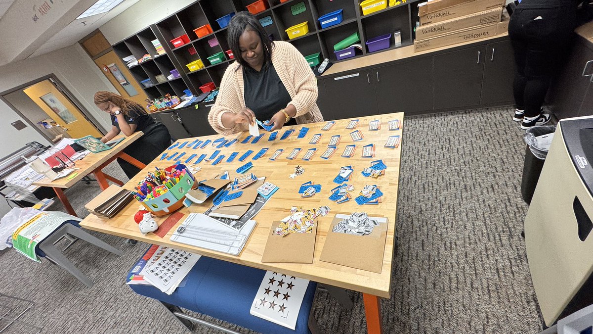 JimTalksTech's tweet image. Prepping for the 2nd annual #APSFilmFest! Can’t wait to see what sort of amazing films our students have produced! @NatashaNeffy @apsitjacque @APSITDominique @APSITAmber @APSITJAMES @apsITerin @APSInstructTech @apsitnatasha @apsitjen @ahrosser