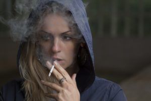 Hoe werkt een nicotineverslaving en wat heeft roken te maken met impulsief gedrag? Henrico Stam's onderzoek laat zien dat zelfs lichte rokers al een andere hersenrespons vertonen bij het maken van keuzes en het verwerken van fouten. 
buff.ly/BxHqEyY
