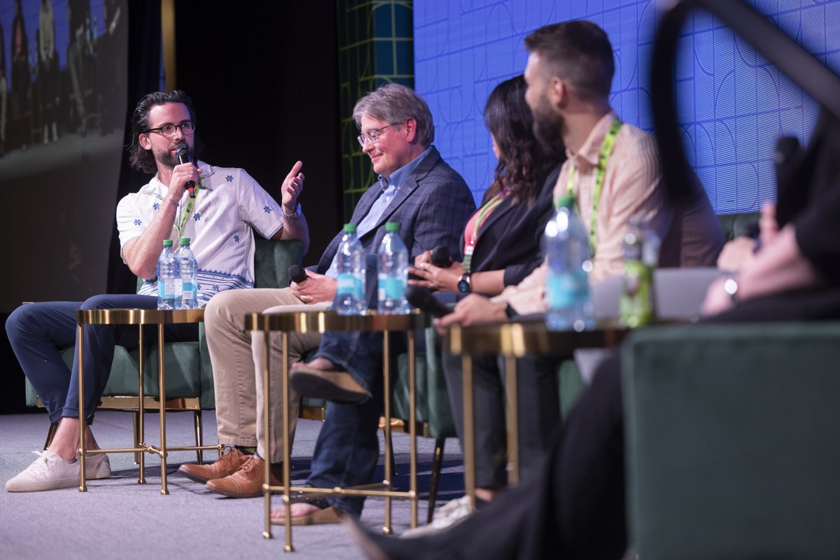 edwards_school's tweet image. Day 2 of the #PrairieBusinessSummit delivered practical takeaways 💡
🔍 3 workshops on AI in manufacturing, ethics, and digital assets
🎓 Edwards faculty shared future-of-work insights
🗣️ 2 expert panels on AI in R&D and entrepreneurship
#FutureofBusiness #SKBusiness #USask