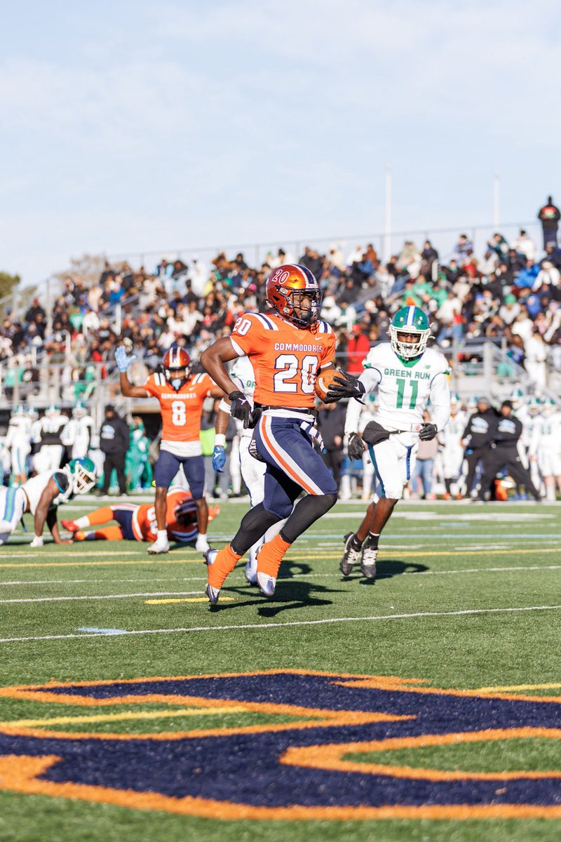 #AGTGI'm extremely blessed to receive another
D1 offer from syracuse university l I'd like to Thank God, my parents, Coach McCain, Coach Wayne, Coach knight, Coach Martinez, Coach bump my teammates, and the entire Maury football staff. <a href="/CoachDRedd/">Devin Redd</a>