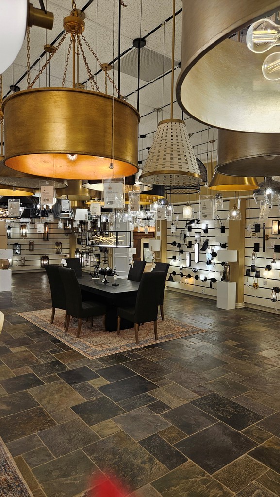 ProgLighting's tweet image. Take a look inside our Sugarloaf showroom and get inspired! 💡

From sparkling chandeliers and oversized showstoppers to stylish lamps, sleek bath lighting, and fashionable furniture + decor—there’s something here for every space (and every style).