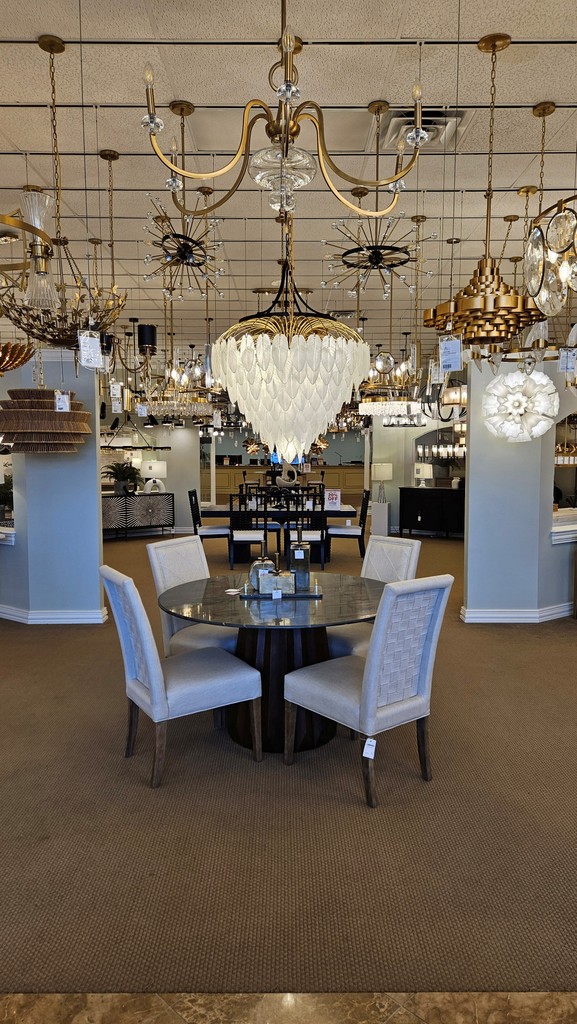 ProgLighting's tweet image. Take a look inside our Sugarloaf showroom and get inspired! 💡

From sparkling chandeliers and oversized showstoppers to stylish lamps, sleek bath lighting, and fashionable furniture + decor—there’s something here for every space (and every style).