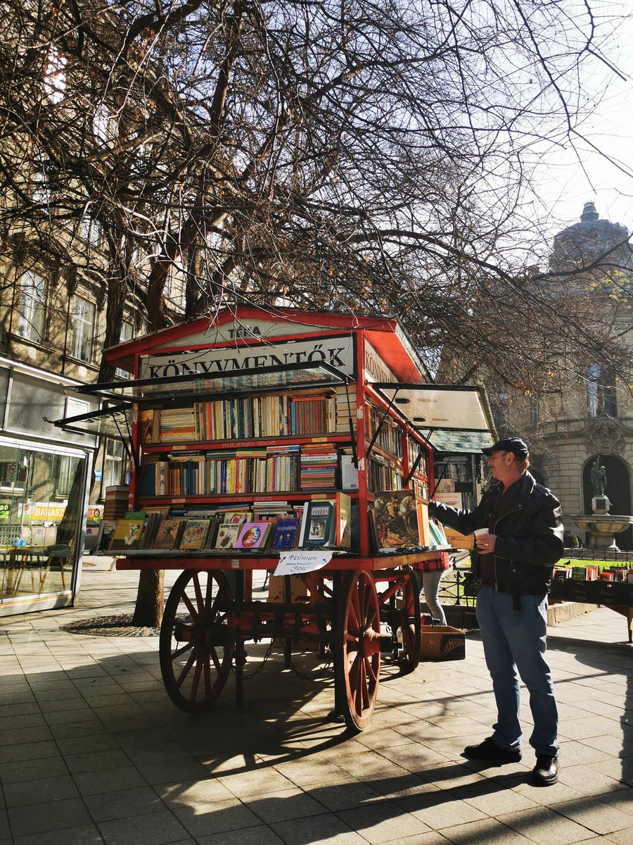 bonnar_joanne's tweet photo. Budapest vibes 📚☕ https://t.co/CojOjkeoM0