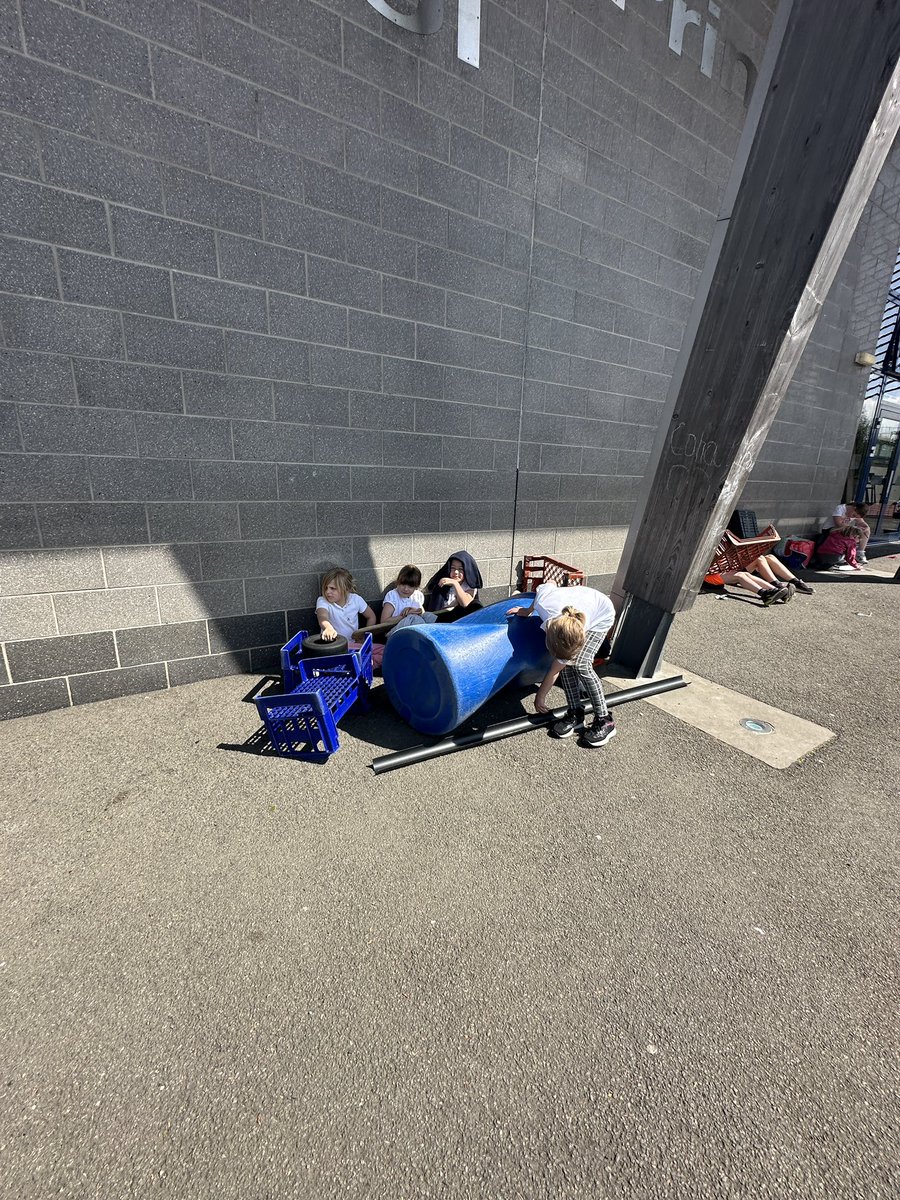 We were so creative during Loose Parts play today with P4R! The class came up with an amazing variety of imaginative creations — it was brilliant to see such teamwork, problem-solving, and innovation in action!