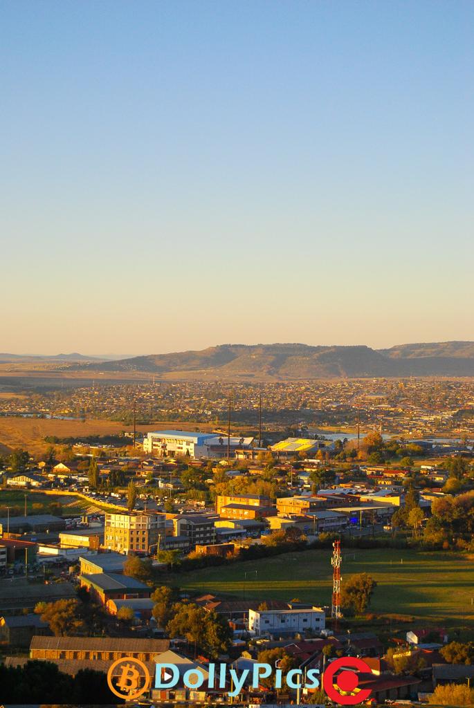 Spaneng; Hunting for those shots📷
Capturing the beauty of life, one shot at a time. 🌅 Every city has its story, and We are here to tell it through the lens. 🌍 📸 #CityViews #Photography #CaptureLife #DollyPics #ExploringMyWorld