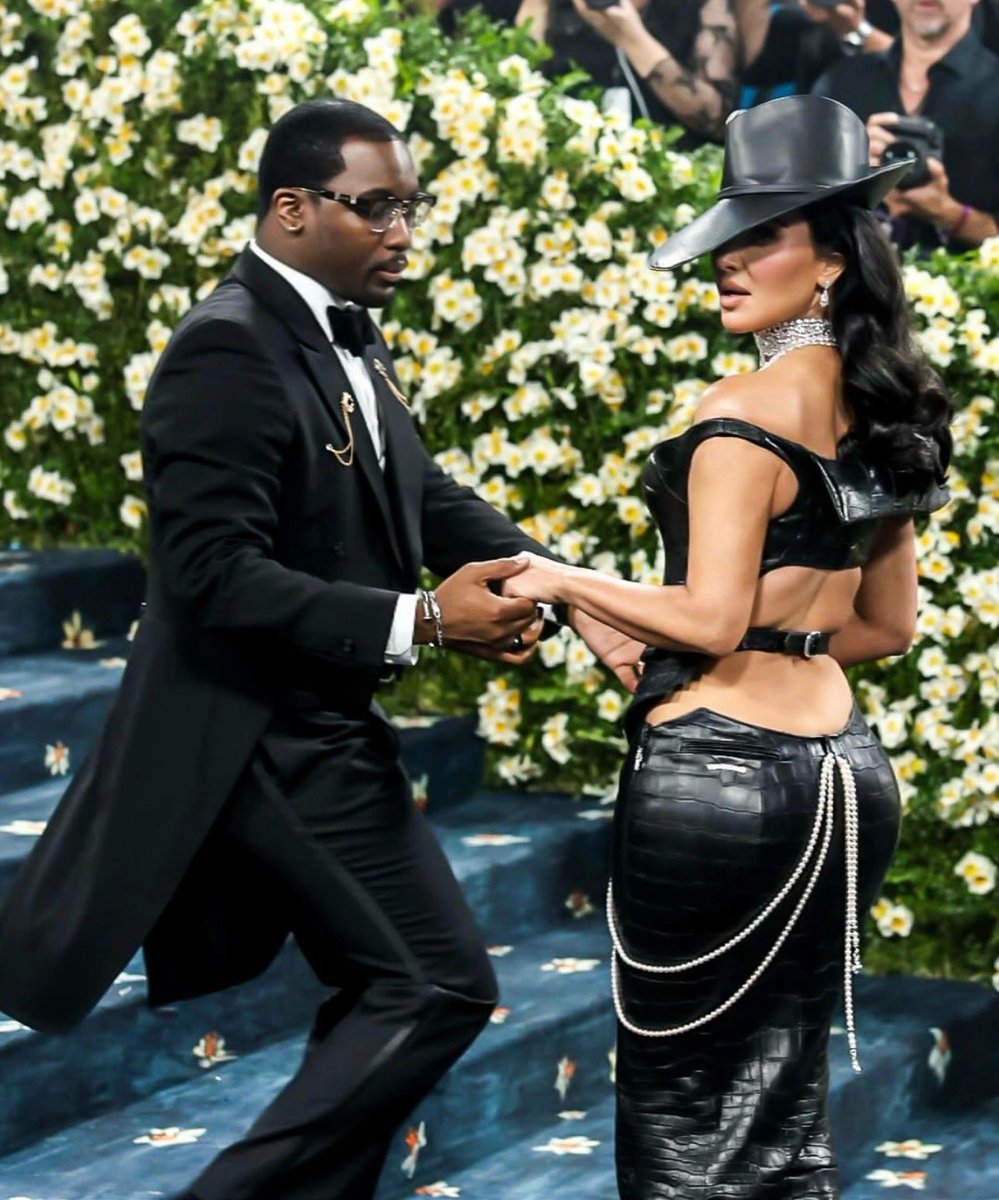 HesCockky's tweet image. Kim #Kardashian &amp;amp; I ‼️ #MetGala2025