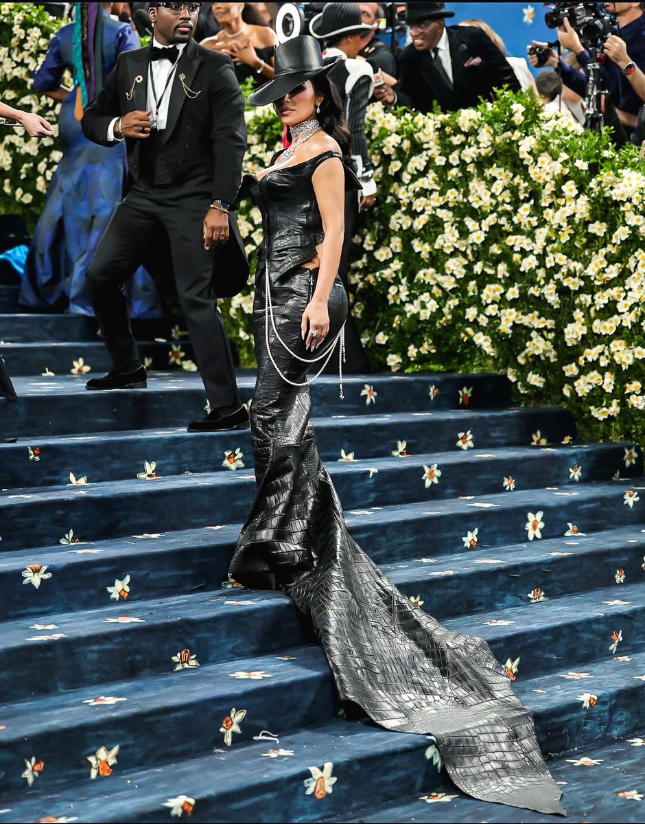 HesCockky's tweet image. Kim #Kardashian &amp;amp; I ‼️ #MetGala2025
