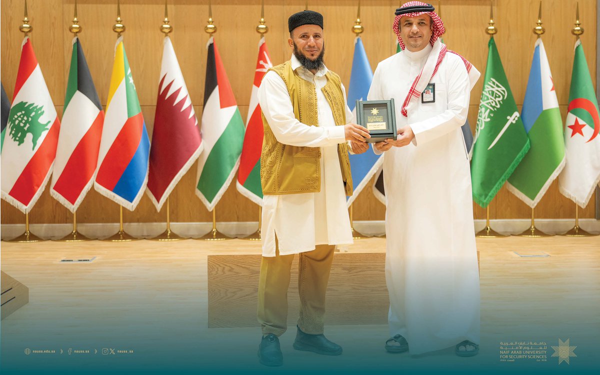 SecurityandLife's tweet image. بحضور رئيس #جامعة_نايف_العرببة د. عبد المجيد البنيان، اختتام أعمال "الملتقى العلمي الطلابي الرابع" الذي نظمته الجامعة بهدف تنمية المهارات البحثية والإبداعية للطلاب، والتعريف بمخرجات البرامج الأكاديمية، وتضمنت فعاليات الملتقى معرضًا لمشاريع التخرج والملصقات العلمية المتميزة.