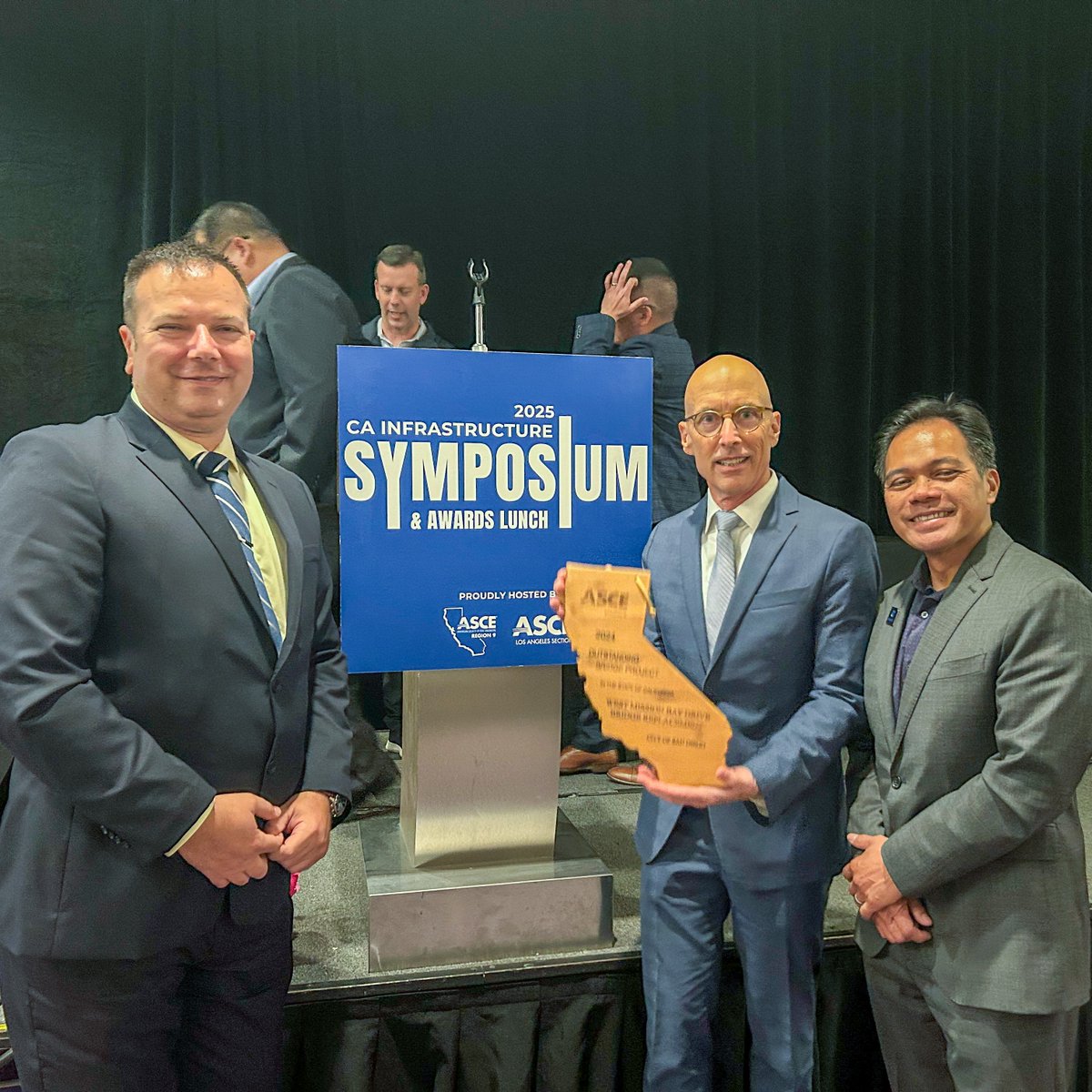 RickEngineering's tweet image. The West Mission Bay Drive Bridge Replacement project just brought home its sixth award! This time from ASCE Region 9 for &quot;Outstanding Bridge Project.&quot; Shout-out to our traffic team, led by Mark Jugar, who handled everything from signal design to planning. 

#RICKengineering