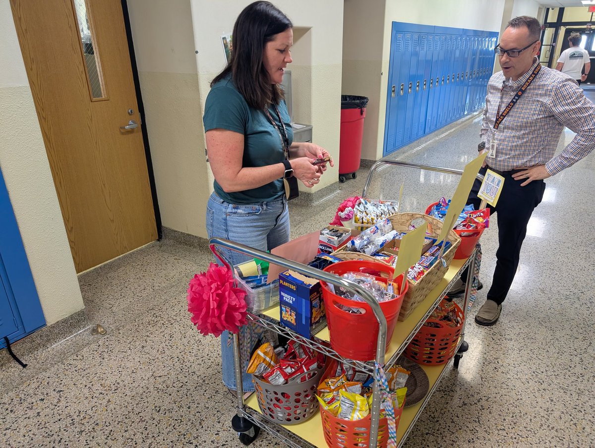 The Woot-Woot Cart visited all <a href="/RHS_Shells/">Roxana High School</a> staff today with a wide assortment of treats (and music) to celebrate our entire staff during #TeacherAppreciationWeek. 
#GoShells <a href="/DandurandJason/">𝙹𝚊𝚜𝚘𝚗 𝙳𝚊𝚗𝚍𝚞𝚛𝚊𝚗𝚍</a> <a href="/JennyPointer/">Jenny Pointer</a>