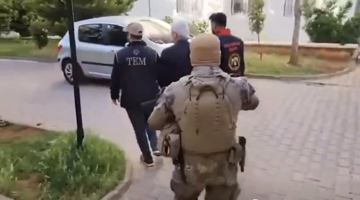 Üniversite öğrencilerini sabaha karşı gözaltına almak, geleceğe yönelik bir tehdittir. Gençlerin hayalleri değil, hukuksuzluk yargılanmalı! Herkes için adalet istiyoruz!
<a href="/EmniyetGM/">Türk Polis Teşkilatı</a>
<a href="/gazianteppolis/">Gaziantep Emniyet Müdürlüğü</a>
YineGözaltı YineGençler