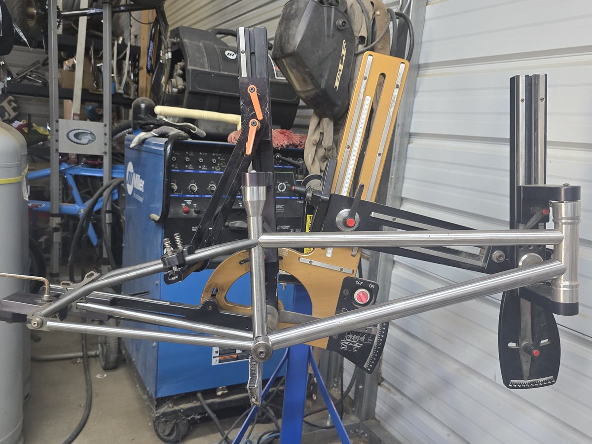 ElfKennyat's tweet image. Finished up the machine work this morning on the XL, I&apos;m happy with the way it turned out. I&apos;ll have my Instagram welder do this one. 

#4130 #framebuilding #elfbmx