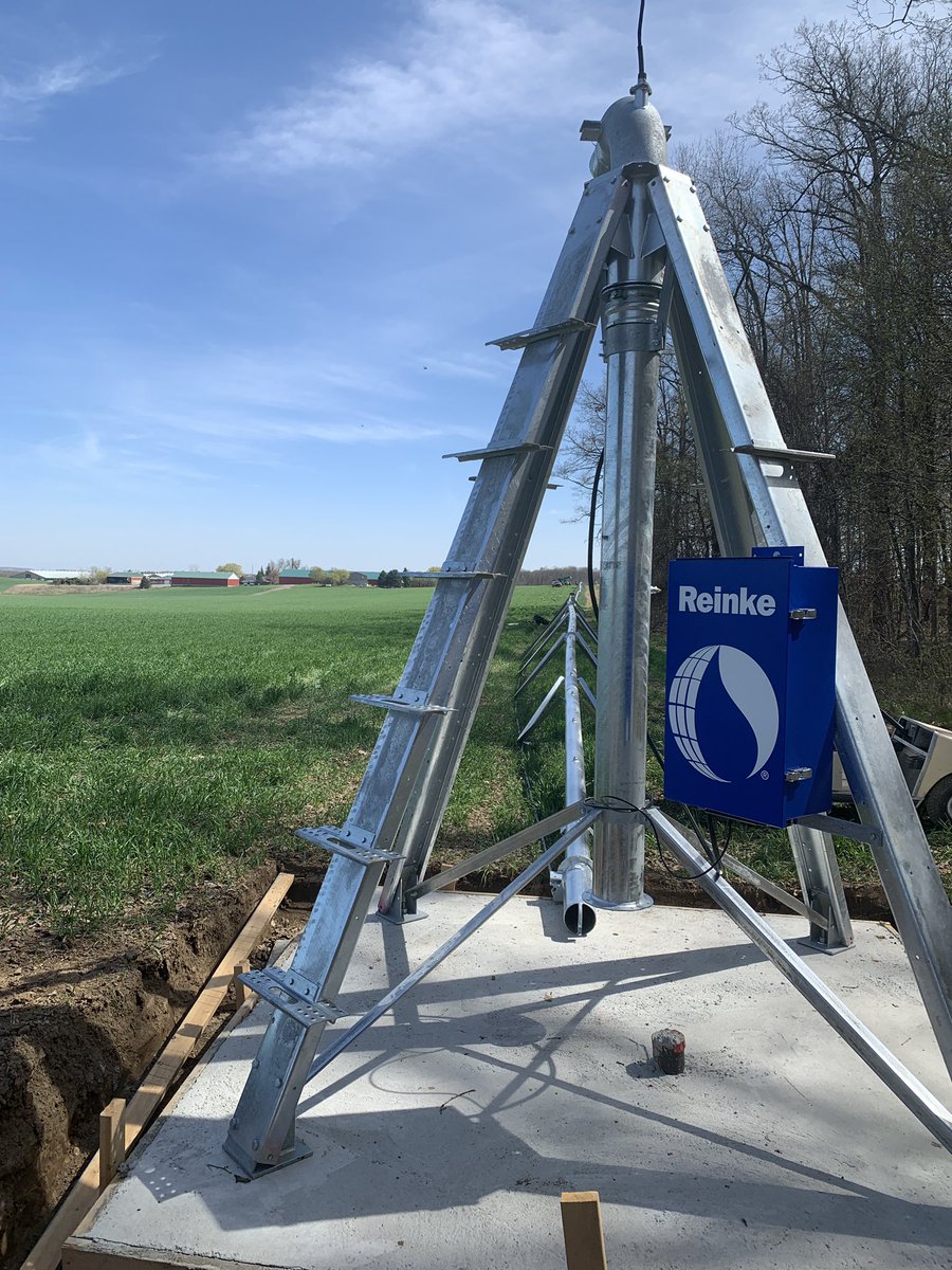 CadmanPower's tweet image. It’s pivot install season!💧
New 1600’ @Reinke_Irr pivot going up in ON.
Trees in the way? No problem, wrap around them. Contact us today to map out your next #pivotsystem. Inquire about grey water, fertigation or standard #irrigation.
Call to learn more. 1-866-422-3626 #OntAg