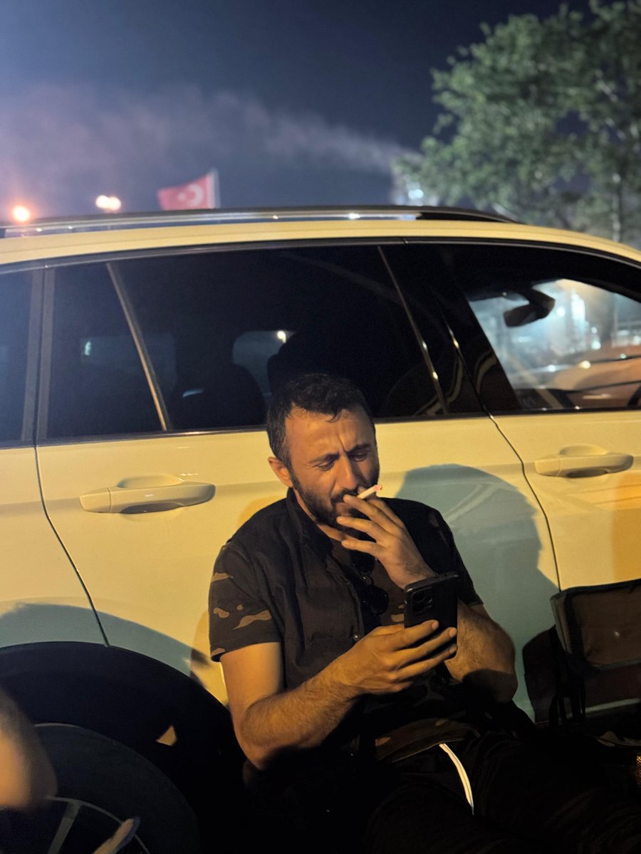 İnsanı farklı duygular kanser eder, ihale sigaraya kalir. #tuprsiscisidireniyor