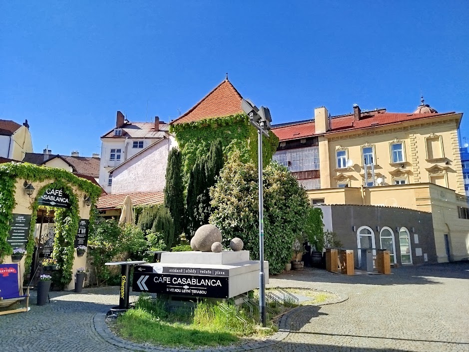 Součástí areálu býval pernštejnský špitál a hřbitov (zrušený 1883), ze kterého se dochovalo několik ren. náhrobků ze 16. a 17. st. Kostnice naproti kostelu z r. 1567 byla zrušena 1788. Na jejím místě je dnes zvonice tak dokonale obrostlá zelení, že téměř není vidět. 3/3