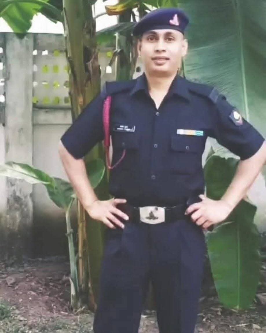 EmonMukherjee21's tweet photo. 5 brave soldiers martyred
Dinesh Sharma, Sachin Yadav, Kamal Kamboj, Amit Chaudhary & Suraj Yadav.
Their sacrifice will never be forgotten. Tribute to our heroes.
Jai Hind!
#operatonsindoor https://t.co/QzxlbJyzN2
