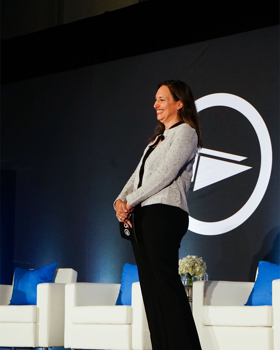 CLC’s Nicole Armentrout is joined by MSL’s Erin Burden to discover the power of storytelling to elevate college brands and the collegiate advantage to connect with fans. #clcseminar #PlayToWin