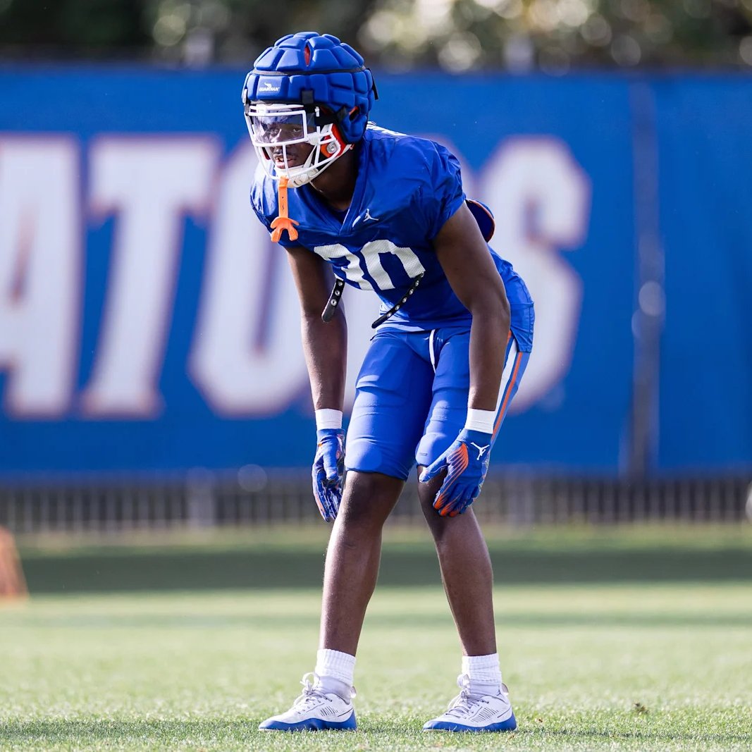 RivalsPortal's tweet image. North Carolina has landed a commitment from former Florida safety Gregory Smith III.
Smith played in 100 snaps over five games last season, recording 5 tackles and 1 PBU. He has four years of eligibility remaining.