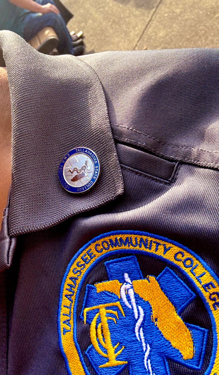 chelleshit's tweet image. 