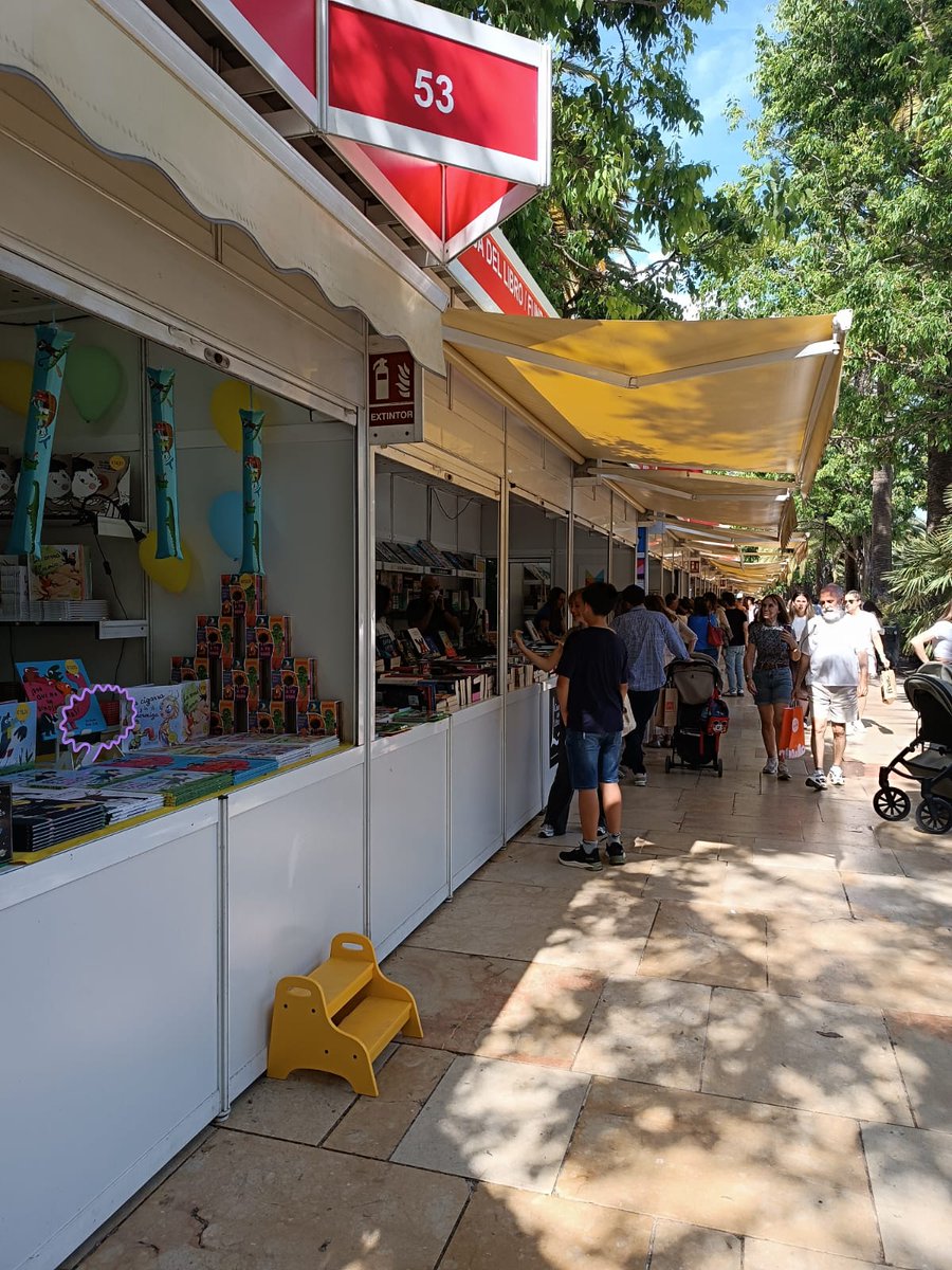 📚 ¡La Feria del Libro de Málaga ya está aquí! ✨

Hasta el 11 de mayo, el Paseo del Parque se llena de historias, autores, charlas y mucho amor por los libros.

¿Ya sabes qué libro te llevarás? 😍

#FeriadelLibroMalaga #LourdesSalguero #lectura