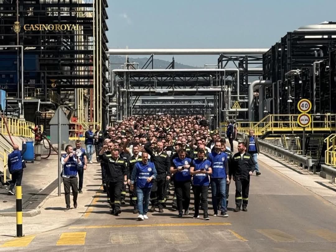 #tuprasiscisidireniyor
#tuprsiscisidireniyor