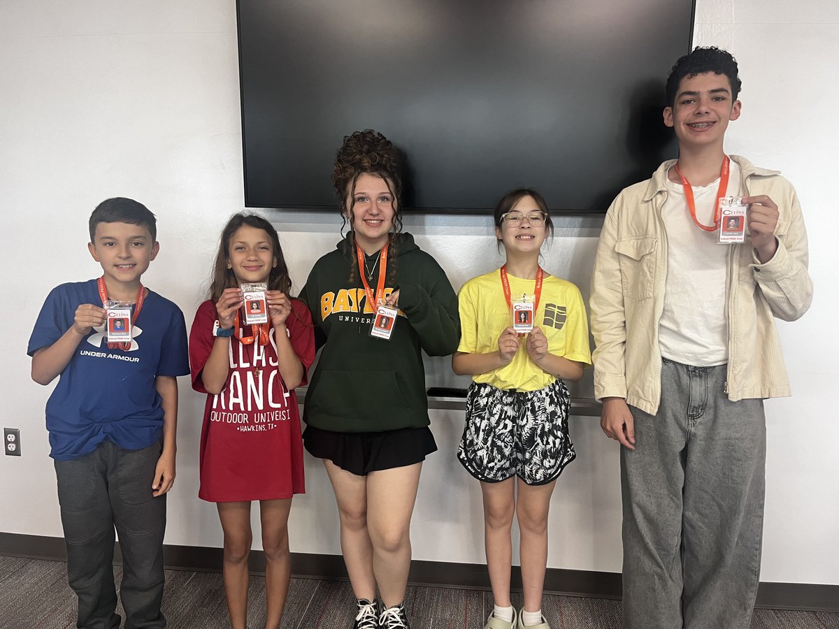 Moore_MS_CISD's tweet image. Say hello to our Bobcat PRIDE Crew! We’ve gotten the lanyards for our official student social media team at Moore Middle School! Can’t wait to see what else they can create!
#bobcatcommunity🧡🤍