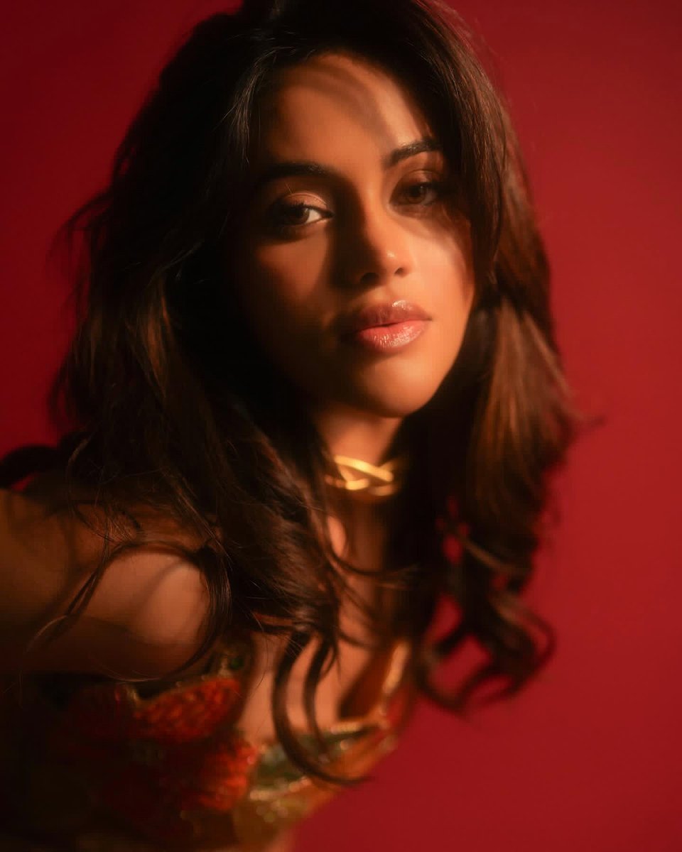 Visual Drops (@visualdrops_) on Twitter photo Actress Bhavani Sre latest photoshoot pic 💖
#VisualDrops #actress #bhavanisre <a href="/BhavaniSre/">Bhavani sre</a> #photoshoot Actress Bhavani Sre latest photoshoot pic 💖
#VisualDrops #actress #bhavanisre <a href="/BhavaniSre/">Bhavani sre</a> #photoshoot
