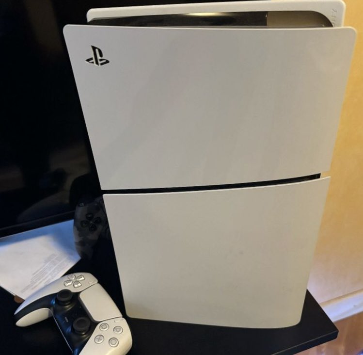 أصحابي القيمرز شخص واحد بندخل السرور على قلبه وينضم لعائلة البلايستيشن 5 قريباً  ..

#ps5 #PlayStation #PlayStation5 

ولأني مسافر قريب في رحلة عمل.. 
السحب يوم الجمعة إن شاء الله ،لاتنسوا الرتويت عشان السحب .. بالتوفيق للجميع .

وراح أحاول أعمل سحوبات لأجهزة مختلفة 
في المستقبل