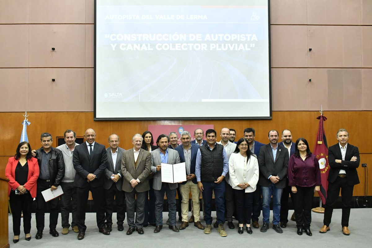 La consigna del gobernador @gustavosaenzok es clara: federalismo e integración. Y la construcción de la autopista del Valle de Lerma y el canal colector pluvial que hoy preadjudicamos es una muestra de ese trabajo. Pensamos en el continuo desarrollo y urbanización de la zona.