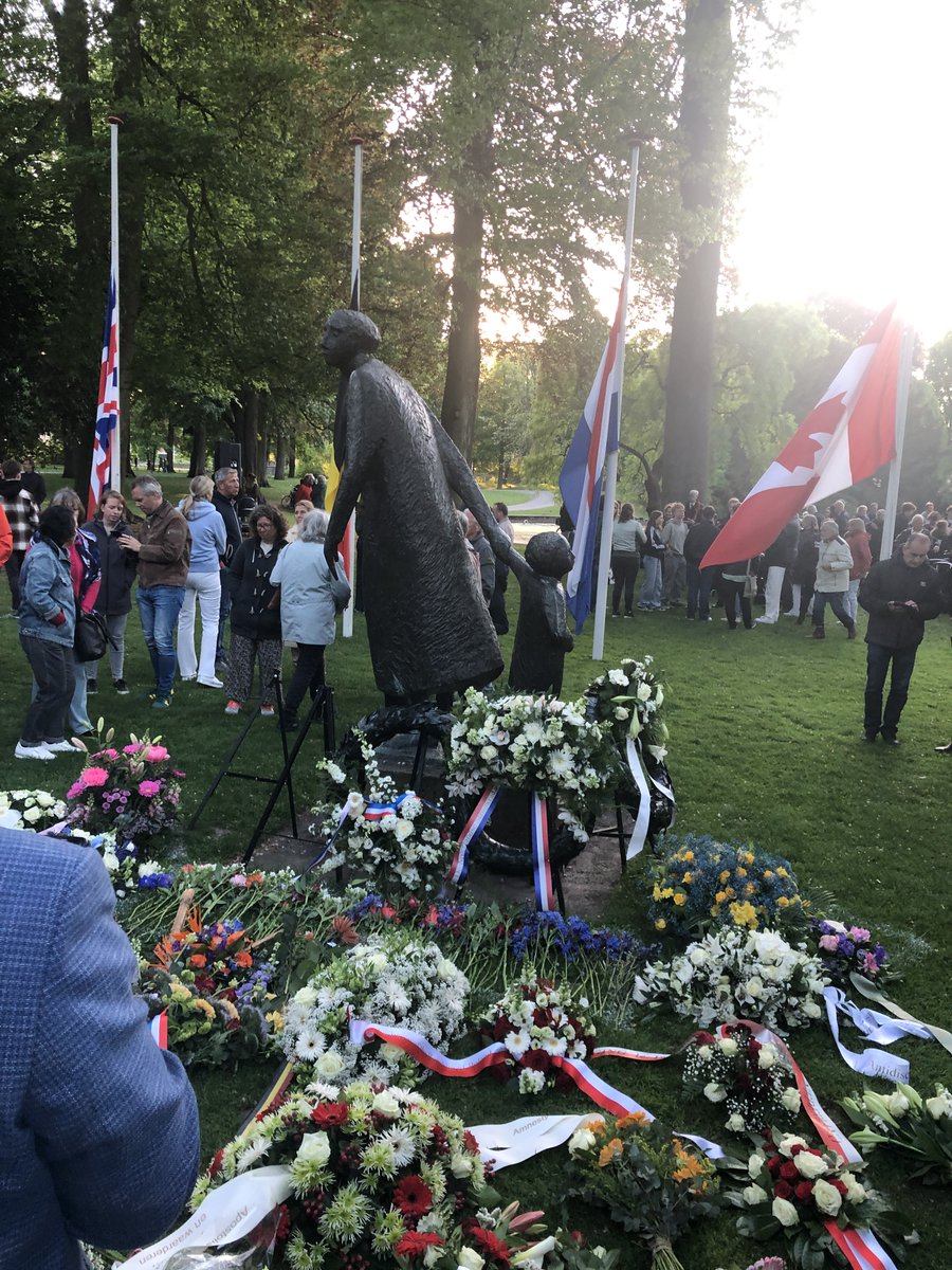 Met Met dank aan alle Poolse strijders onder leiding van Generaal Maczek voor het bevrijden van Breda. Maar ook dank aan alle Amerikaanse, Engelse, Canadese en Russische strijders die ons bevrijd hebben van Nazi Duitsland tegen een dictatuur. 

Stem voor #vrede, stem #FVD.