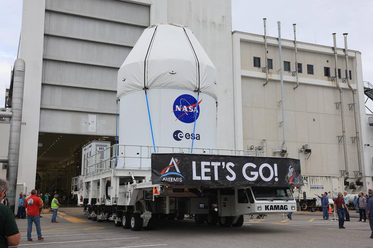 MarsUnity42's tweet image. The Moon is a warm-up. Next stop: Mars🌒
NASA preps Artemis II — 4 astronauts will fly to the Moon, orbit it, and return with data for future lunar & Martian missions.
Launch set for Sept 2025.
The rocket’s almost ready — and so is our cheeky Martian dream.
#MarsUnity #Space…