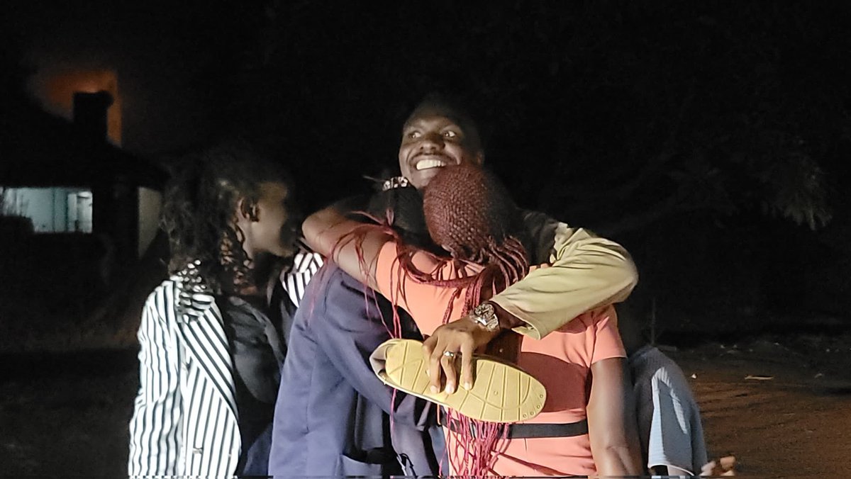 CrimeWatchZW's tweet photo. JUST IN: Blessed Mhlanga walks free after being granted bail.

📸@ZwVoice https://t.co/XVAUcUkWH5