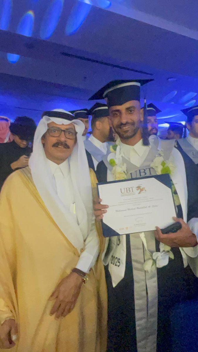 Meshalalserehi1's tweet photo. الحمدلله على التمام والكمال تم تخرج ابني المهندس محمد وهذه من أسعد اللحظات وألايام أسأل الله أن ينفع به وبعلمه دينه ومليكه ووطنه https://t.co/0Khkg7dqyX