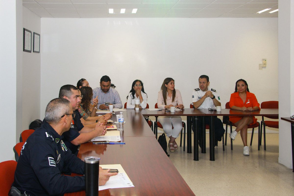 👮🏽👮🏽‍♀️La #SSPC de la Capital a través de la Comisión de Servicio Profesional de Carrera, trabaja junto a regidoras y regidores, así como con personal de la Instancia de las Mujeres, Contraloría Interna y la Coordinación Municipal de Derechos Humanos en diversas acciones para