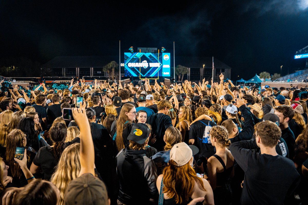 Nobody is having more fun than us 

#ChantsUp I #TealNation