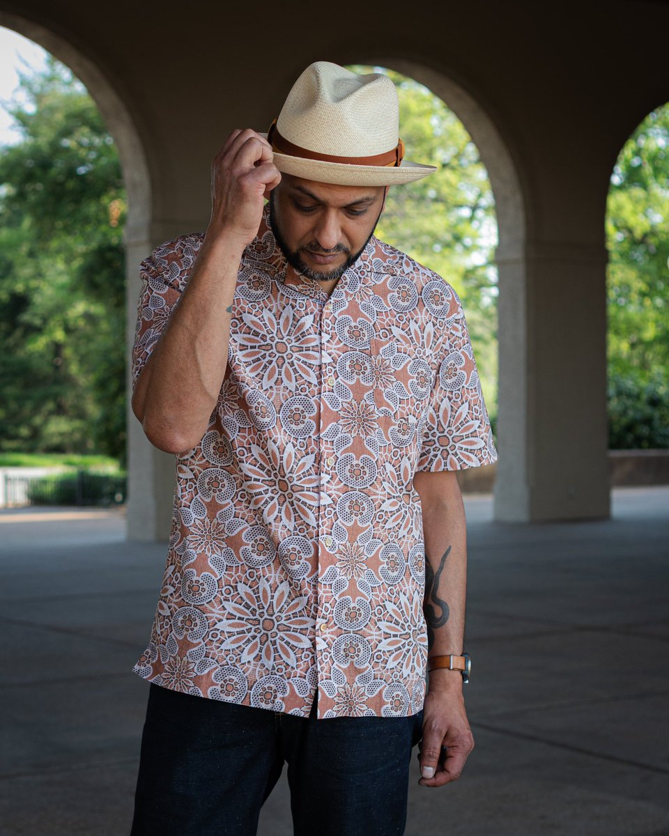 csoutpoststl's tweet image. The Resort Camp Collar shirt from the German label Colours &amp;amp; Sons. Cut from a soft, flowing cotton fabric for maximum comfort and movement.

Adorned with an all-over Moroccan tile pattern, a subtle nod to craft and culture. Free USA shipping.

bit.ly/moroccantilere…