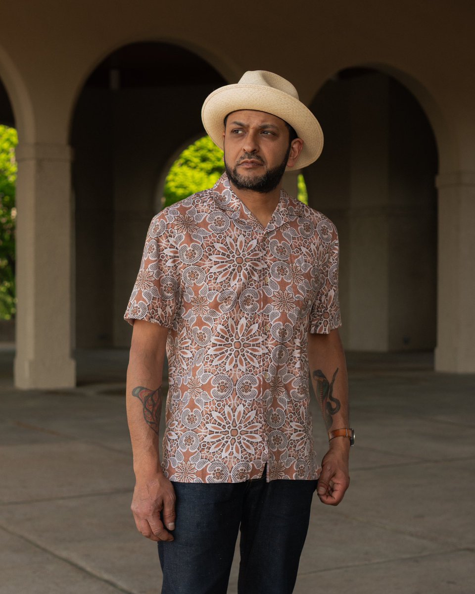 csoutpoststl's tweet image. The Resort Camp Collar shirt from the German label Colours &amp;amp; Sons. Cut from a soft, flowing cotton fabric for maximum comfort and movement.

Adorned with an all-over Moroccan tile pattern, a subtle nod to craft and culture. Free USA shipping.

bit.ly/moroccantilere…