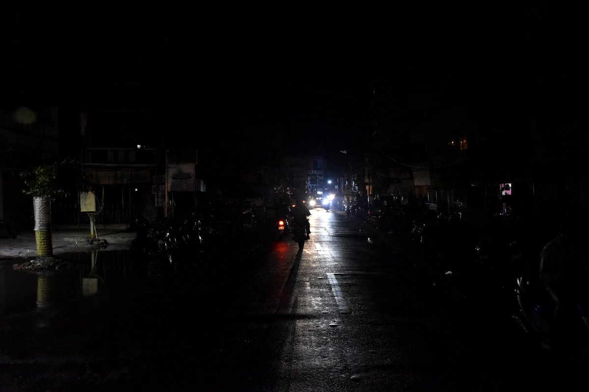 CollectorJamngr's tweet photo. #OperationAbhyaas અંતર્ગત આયોજીત #Blackout દરમ્યાન જામનગરના નાગરિકો દ્વારા સંપુર્ણ અંધારપટ પાળી અપ્રતિમ સ્વયં શિસ્તનું ઉદાહરણ પૂરું પાડવામાં આવ્યું.
#MockDrillGuj
@PMOIndia @CMOGuj @sanghaviharsh @Mulubhai_Bera @pankajjoshiias @JayantiRavi @infojamnagargog https://t.co/zaJGCmOlJE