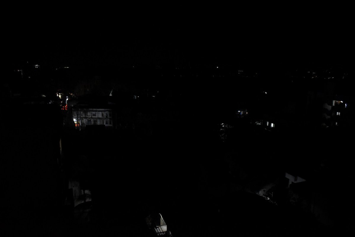 CollectorJamngr's tweet photo. #OperationAbhyaas અંતર્ગત આયોજીત #Blackout દરમ્યાન જામનગરના નાગરિકો દ્વારા સંપુર્ણ અંધારપટ પાળી અપ્રતિમ સ્વયં શિસ્તનું ઉદાહરણ પૂરું પાડવામાં આવ્યું.
#MockDrillGuj
@PMOIndia @CMOGuj @sanghaviharsh @Mulubhai_Bera @pankajjoshiias @JayantiRavi @infojamnagargog https://t.co/zaJGCmOlJE