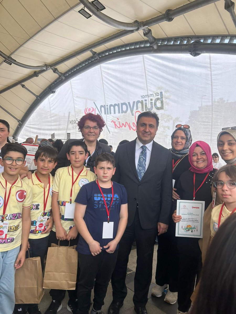 CekmekoyMEM's tweet photo. ✨️ Harezmi Eğitim Modeli Yıl Sonu Şenliği’ndeydik!

Bakanlığımız uhdesinde yürütülen Harezmi Eğitim Modeli kapsamında, öğrencilerimizin süreç boyunca geliştirdiği çalışmaların sergilendiği "İstanbul Harezmi Eğitim Modeli Yıl Sonu Şenliği"nin açılışı Bakan Yardımcımız Sayın Ömer Faruk Yelkenci, Vali Yardımcımız Sayın Mustafa Asım Alkan, Millî Eğitim Müdürümüz Murat Mücahit Yentür, protokol üyeleri, eğitim yöneticileri, öğretmen ve öğrencilerimizin katılımlarıyla Merter Etkinlik Alanı'nda gerçekleştirildi.  @istanbulilmem @MucahitYentur @mirimiran23 @AkhanMustafa @harezmimodeli34 @CHarezmi