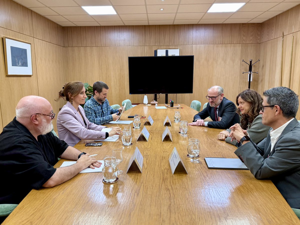 Ministerio de Sanidad (@sanidadgob) on Twitter photo 🤝 <a href="/Monica_Garcia_G/">Mónica García</a> ha mantenido reuniones con las sociedades de Psiquiatría y Salud Mental <a href="/SEPsiq/">SEPSM</a> y de Neurofisiología Clínica <a href="/SENFC2021/">Sociedad Española de Neurofisiología Clínica</a>
Se ha abordado el futuro de las especialidades, el desarrollo profesional y la mejora de la atención integral. 🤝 <a href="/Monica_Garcia_G/">Mónica García</a> ha mantenido reuniones con las sociedades de Psiquiatría y Salud Mental <a href="/SEPsiq/">SEPSM</a> y de Neurofisiología Clínica <a href="/SENFC2021/">Sociedad Española de Neurofisiología Clínica</a>
Se ha abordado el futuro de las especialidades, el desarrollo profesional y la mejora de la atención integral.