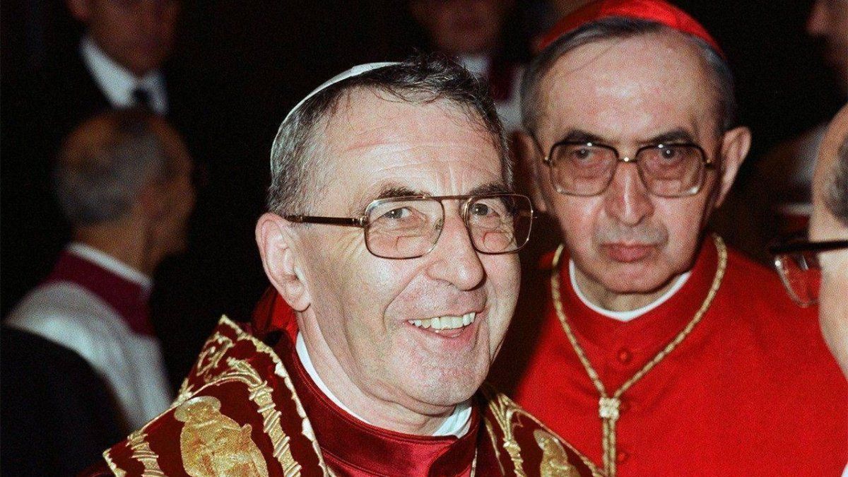 Vilella49's tweet photo. @TaricoAriel el primer reportaje de Nelson cuando era Cardenal, con Juan Pablo I...🤣🤣 (foto sin edición, original) https://t.co/fa74gumYu0