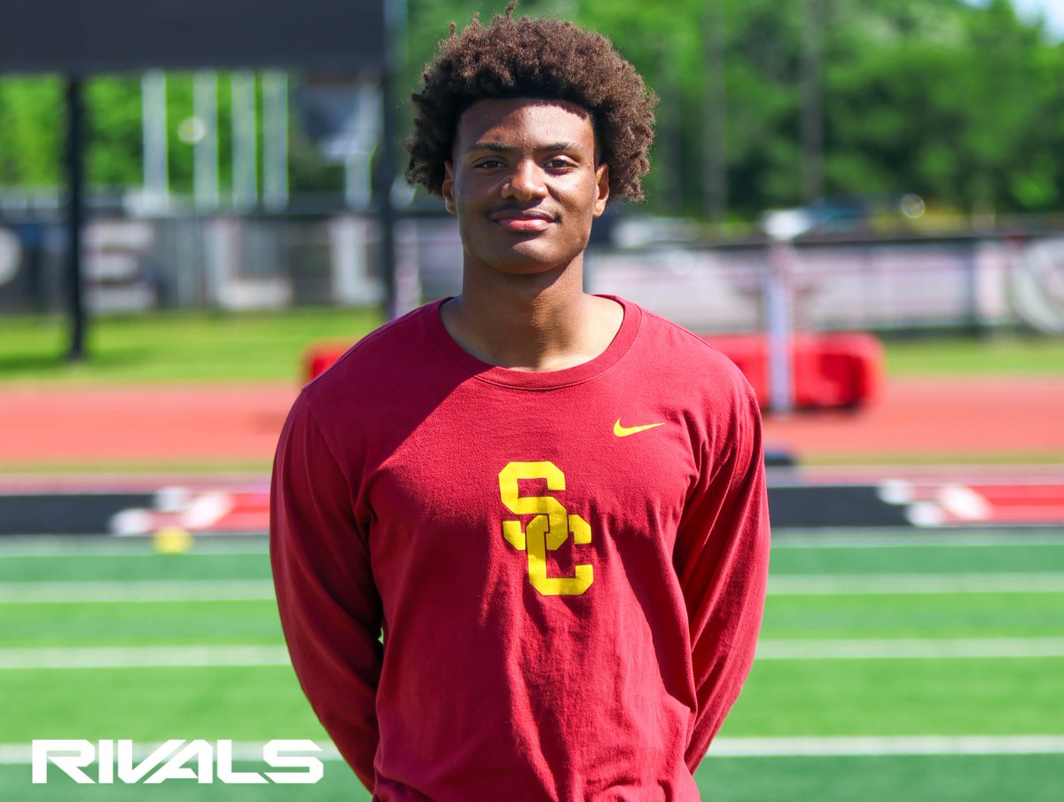 Texas and Texas A&amp;M are setting the pace early on with Rivals' No. 1 safety JayQuan Snell, who landed an offer from Georgia today and already has his first trip between the hedges set

More from Snell: n.rivals.com/news/texas-tex…