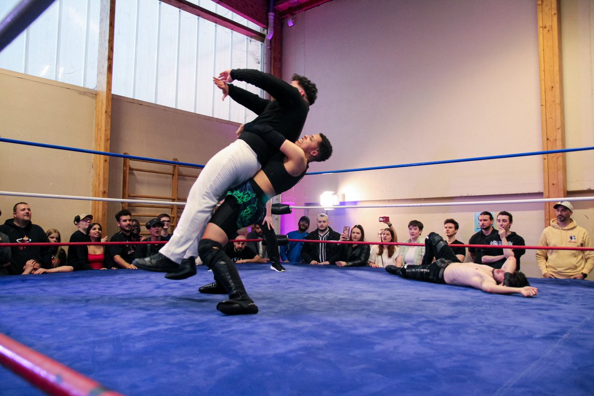 ApcEvolution's tweet image. 🟧 APC Evolution XIII 🟪
Deuxième match à 4 pour déterminer le challenger numéro 1 au titre APC Evolution.
Victoire de @prowrestler_jgu 🤼♀️