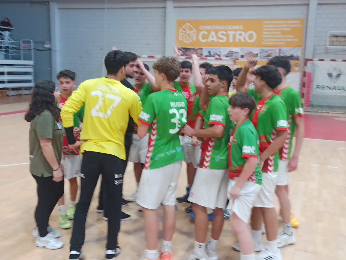CB_ChapelaWeb's tweet image. Vitoria dos cadetes masculinos na Copa Federación nunha reedición do que foi a semifinal da Final Four. Desta volta gañamos nós nun bo encontro de tódolos rapaces (38-35). Norabóa equipo!!
#imoschapela #vermelloeverde