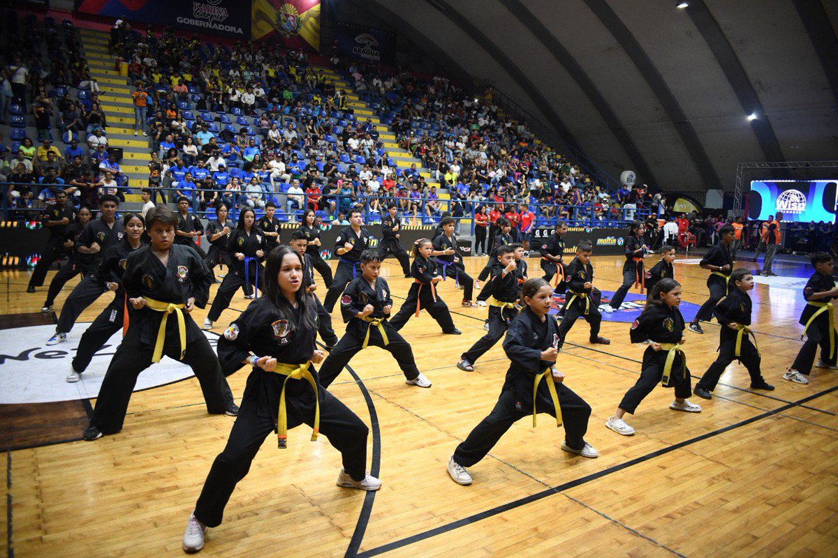 ¡Ayer vivimos un gran ambiente en casa! 💙❤️

Seguimos concentrados, aún queda camino. ¡Esto es por ustedes! 👊

#EmbistiendoConFuria