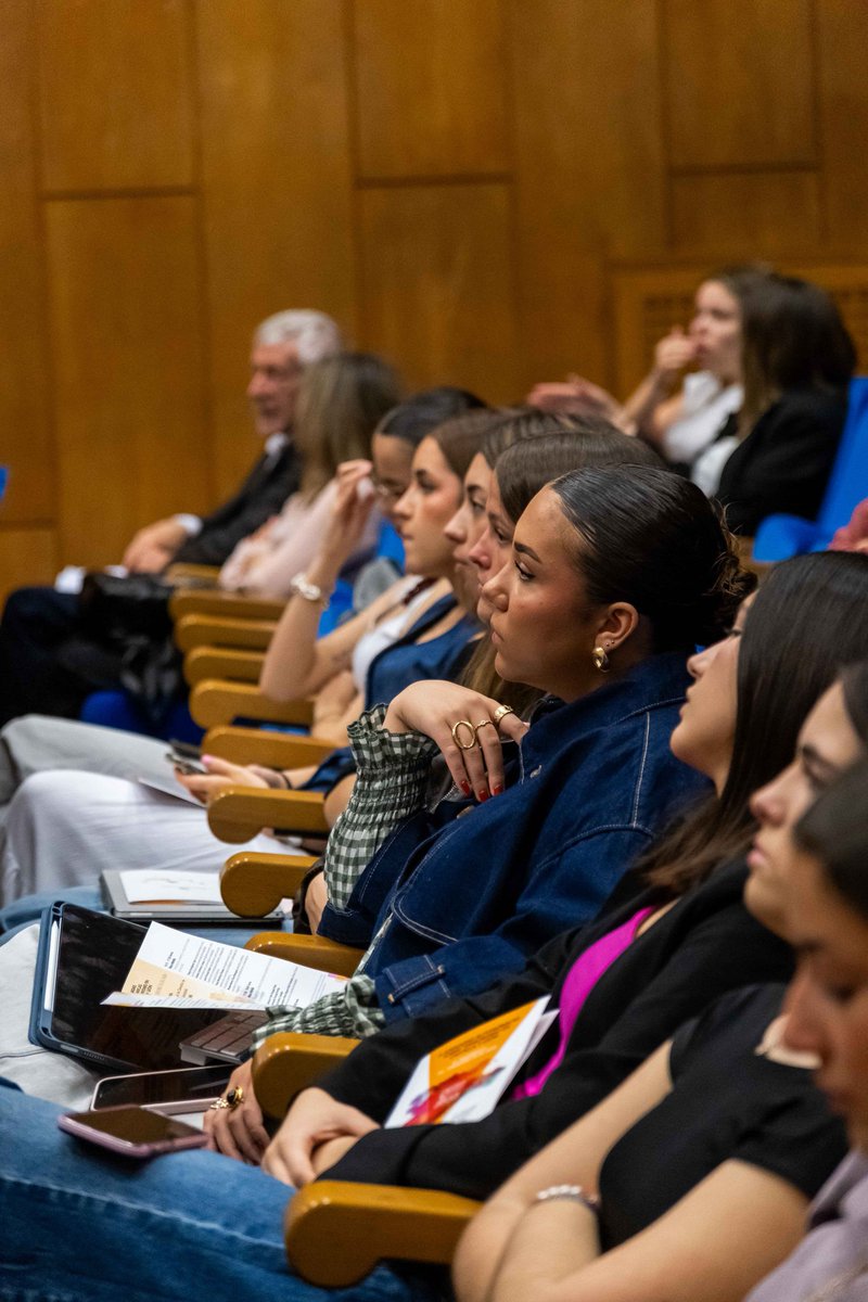 avtcyl's tweet image. 🟠 Estudiantes universitarios de derecho y periodismo han compuesto la tercera mesa de las  jornadas autonómicas del terrorismo en Castilla y León.

La tercera mesa redonda, titulada ‘Terrorismo en la memoria: la visión de las nuevas generaciones’, ha contado con la participación…